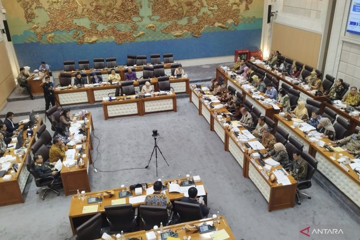Komisi VII DPR gelar raker dengan Menperin bahas rencana kerja 2026