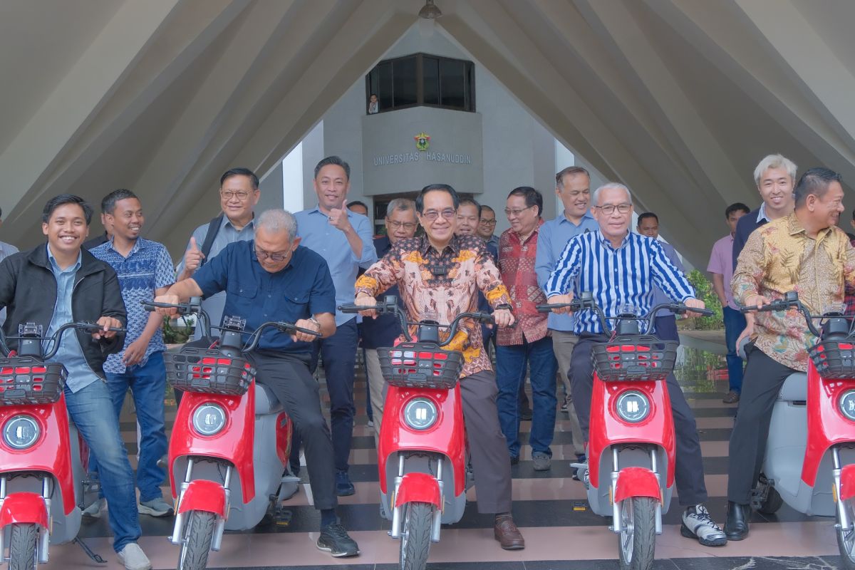 Unhas luncurkan operasional 600 sepeda listrik perkuat "green campus"