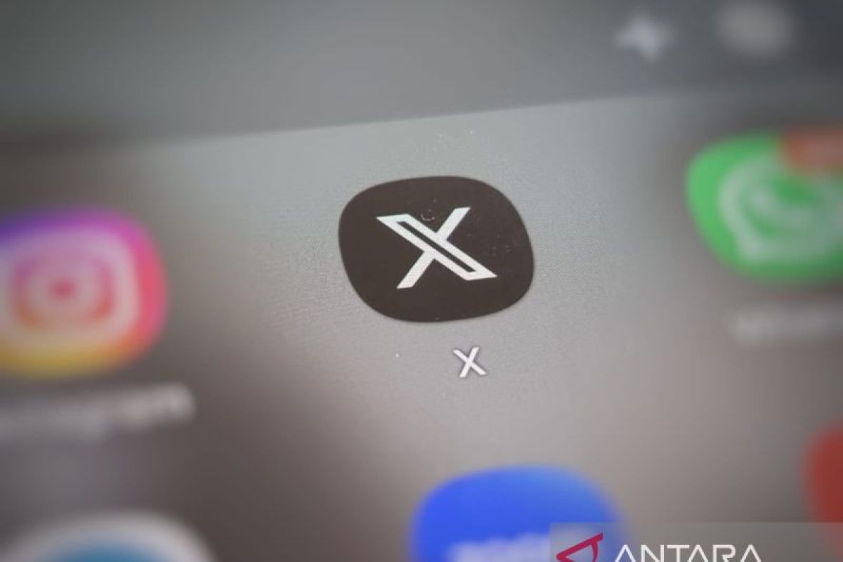 X uji aplikasi perpesanan mandiri X Chat untuk iOS
