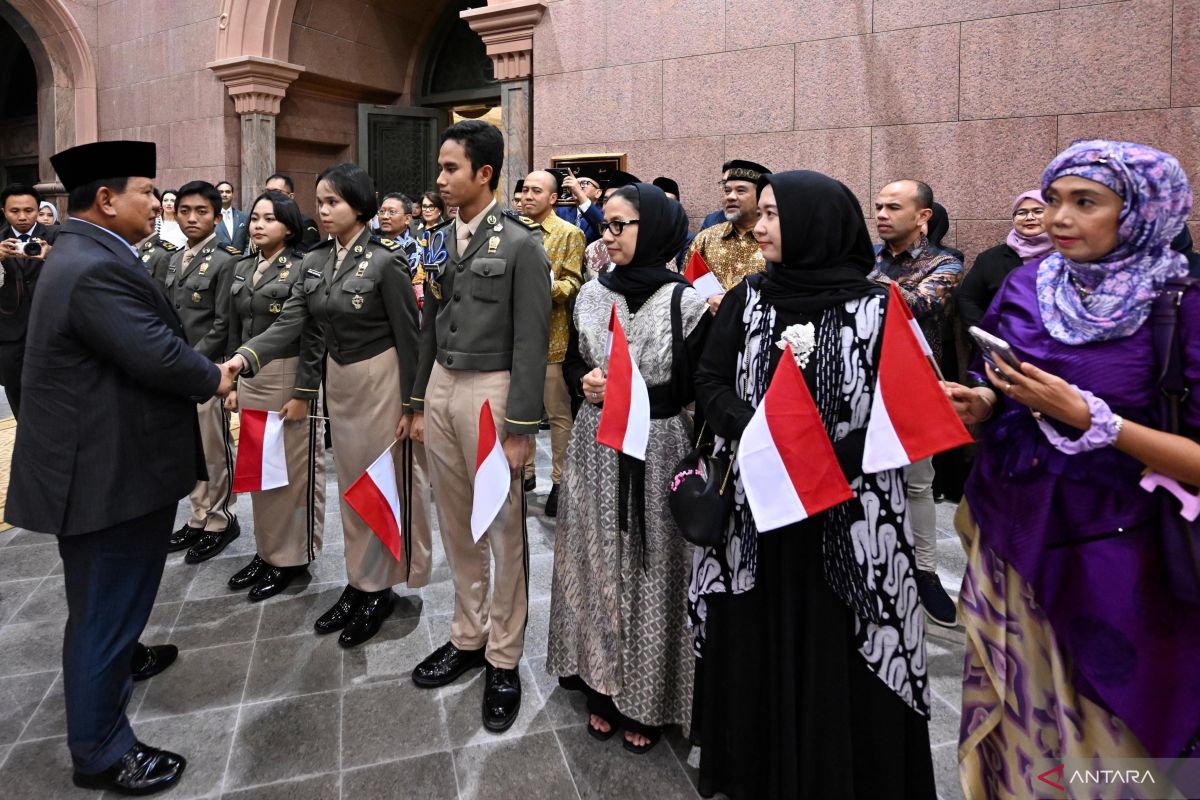 Diaspora Indonesia sambut kedatangan Presiden Prabowo di Abu Dhabi