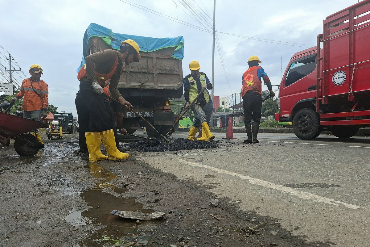 5.721 lubang di jalan nasional Lampung sudah ditutup jelang Lebaran