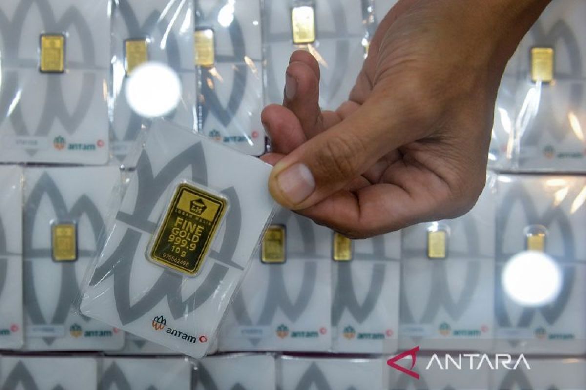 Selasa ini emas Antam turun Rp13.000 ke angka Rp3,122 juta per gram