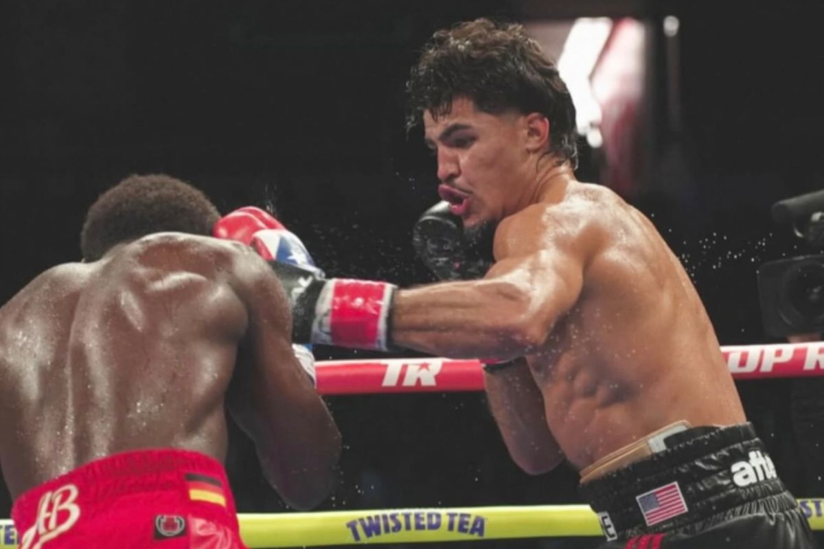 Zayas atasi laga sengit lawan Baraou untuk jadi juara dunia WBA