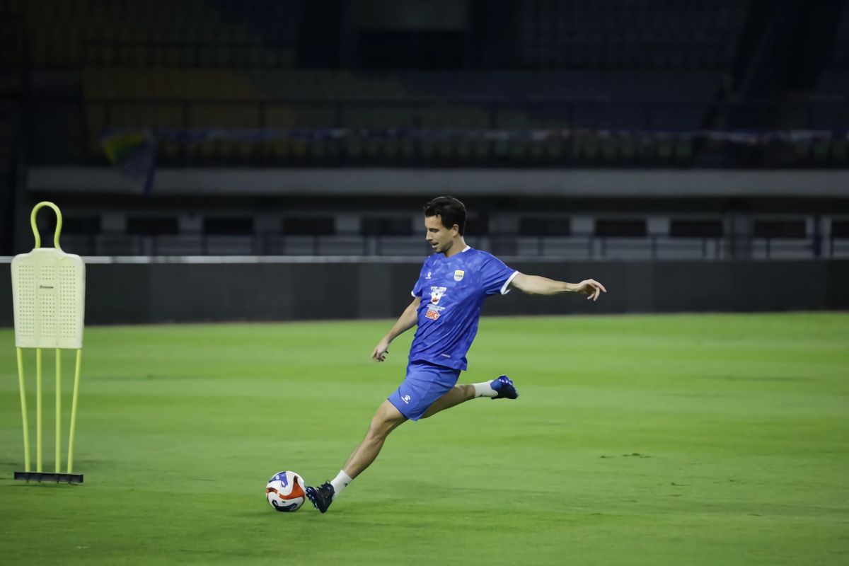 Thom Haye ingin Persib manfaatkan pengalaman dari pertemuan pertama