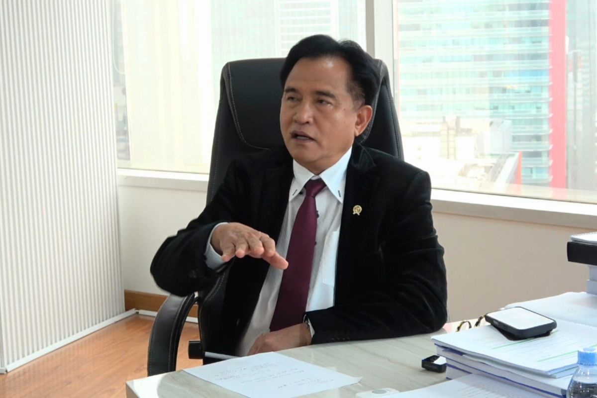 Yusril: Aparat yang viral tuduh pedagang es gabus akan ditindak