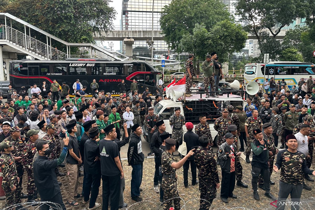Banser datangi KPK di tengah pemeriksaan Yaqut sebagai tersangka