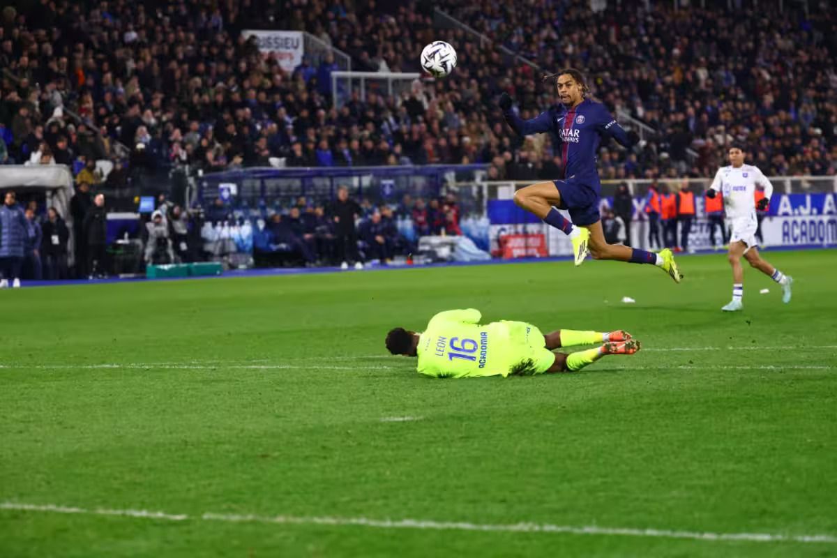 PSG ke puncak klasemen setelah taklukkan Auxerre 1-0