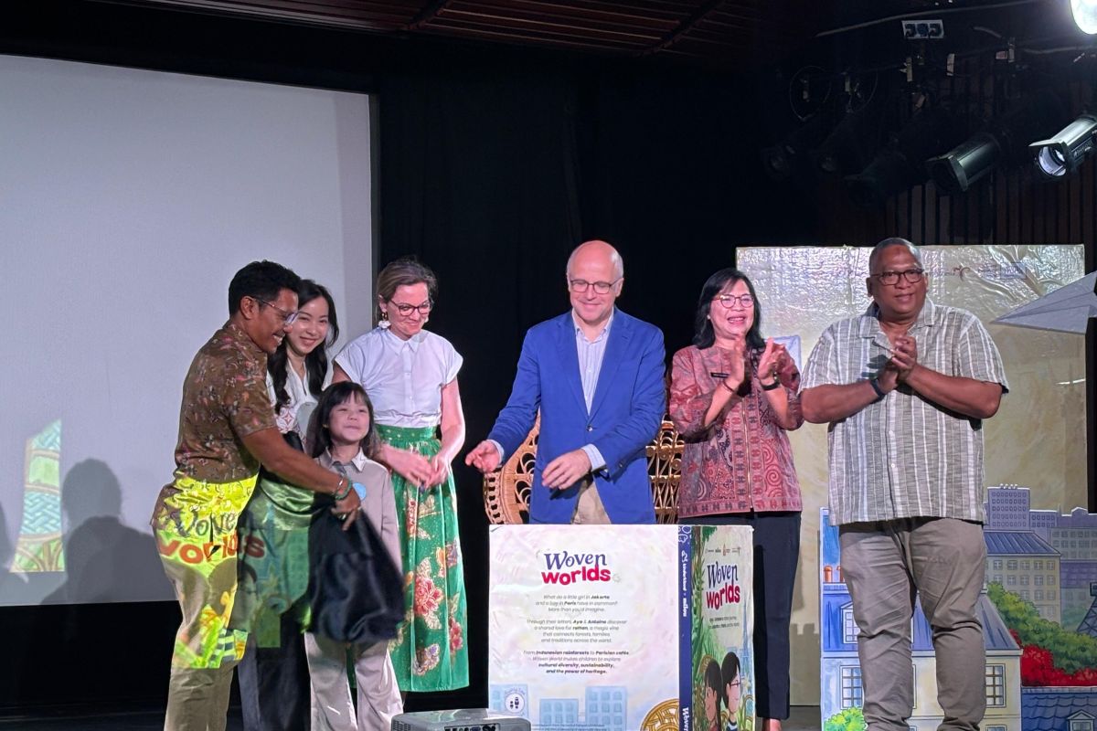 Kemenpar: "Woven worlds" inpirasi perjalanan wisata Indonesia-Prancis
