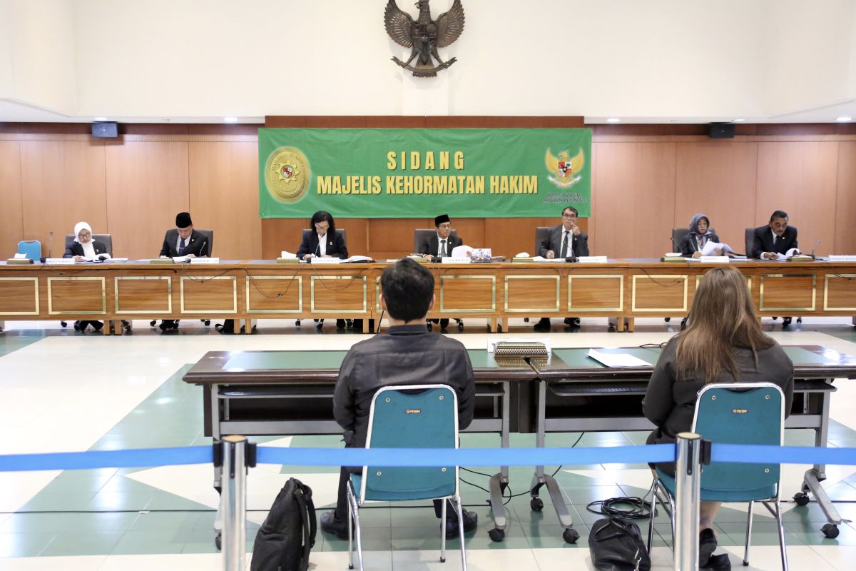 KY-MA pecat dan sanksi nonpalu dua hakim karena terbukti selingkuh