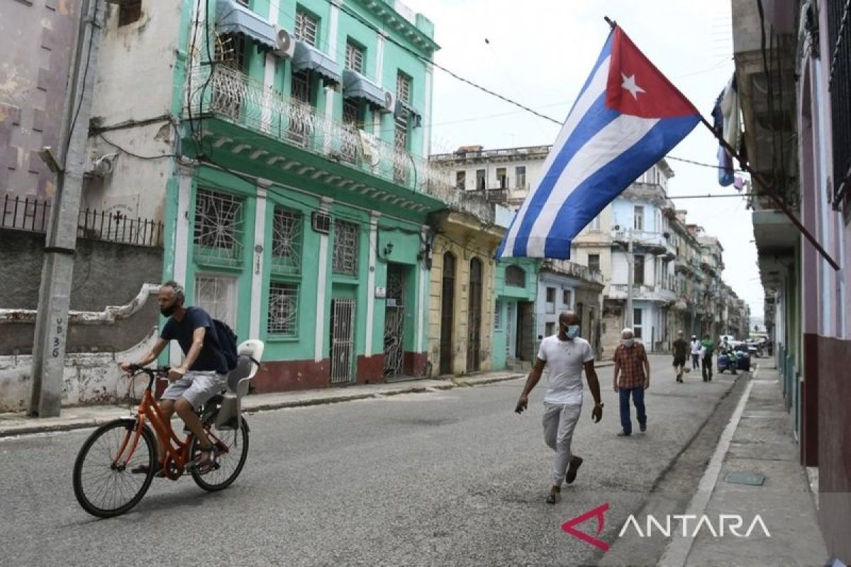 Trump sebut dia bisa "ambil alih" Kuba