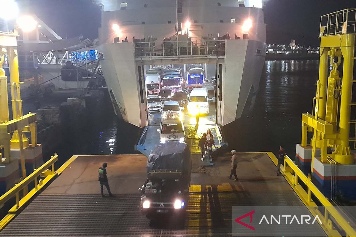 Polisi terapkan pembatasan angkutan barang di Merak