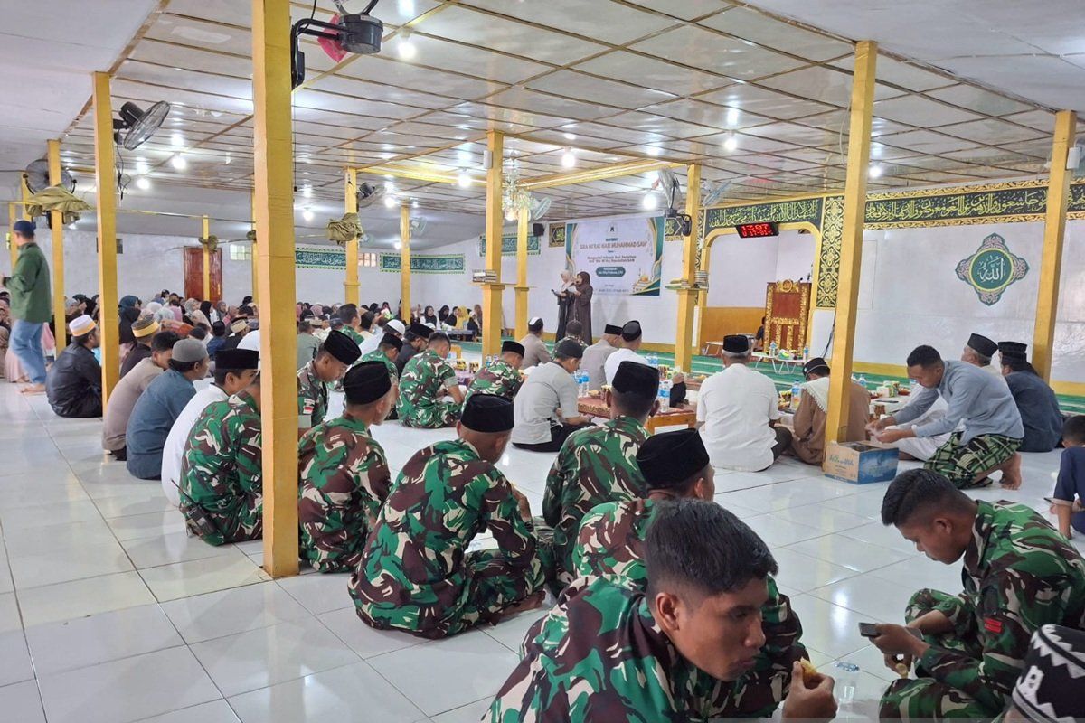 Satgas Yonif 511/DY peringati Isra Mikraj dengan warga Muslim Tolikara