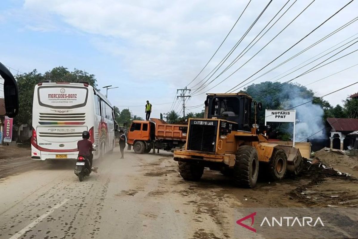 Pemulihan akses jalan raya di Aceh terus berjalan