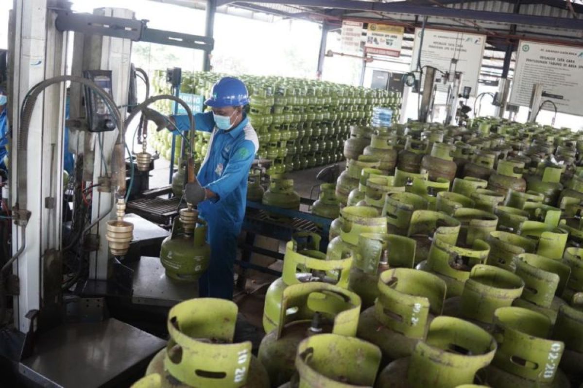 Pertamina tambah 1,1 juta tabung elpiji 3 kg untuk stok Jateng-DIY