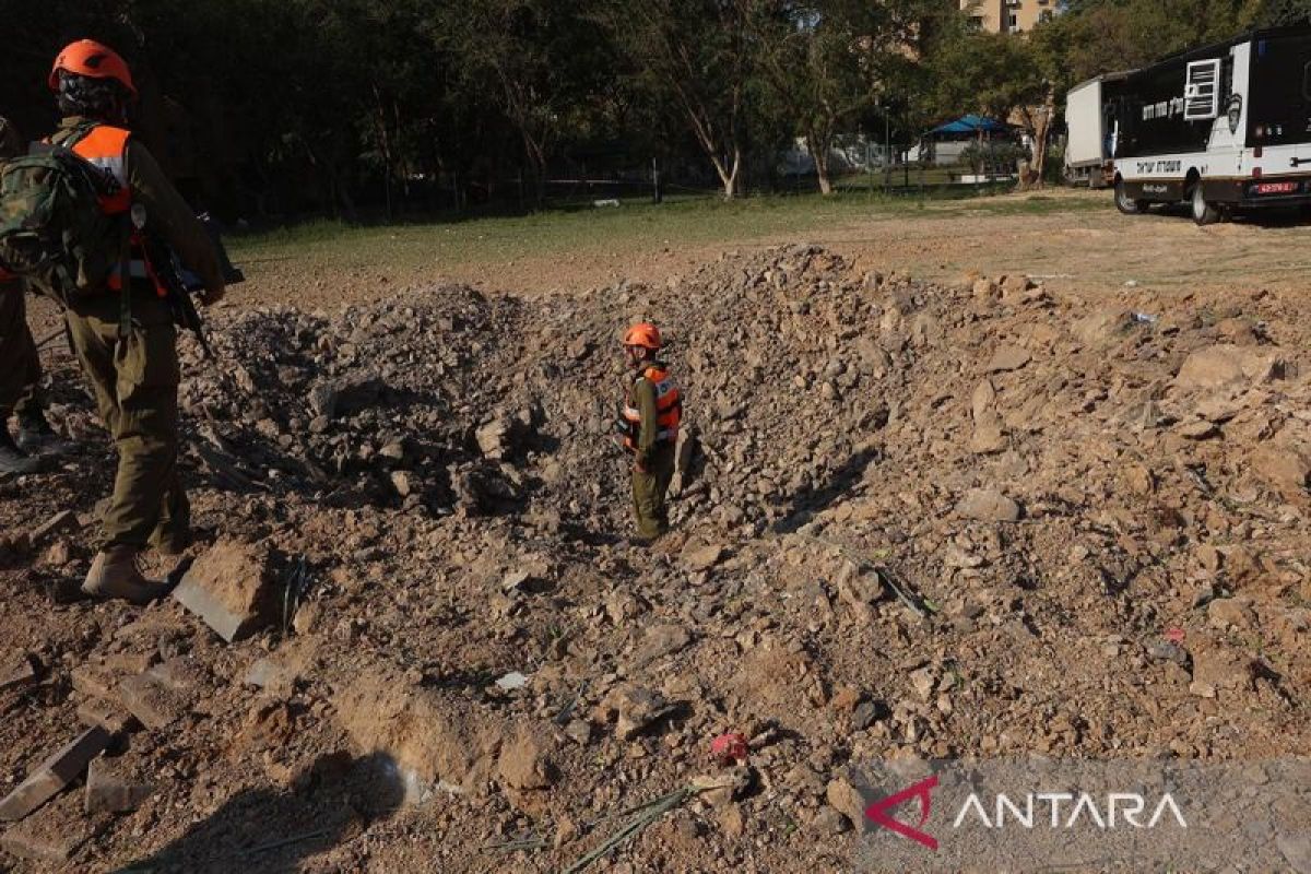 Rudal Iran hantam kawasan permukiman di Be'er Sheva, 15 orang terluka