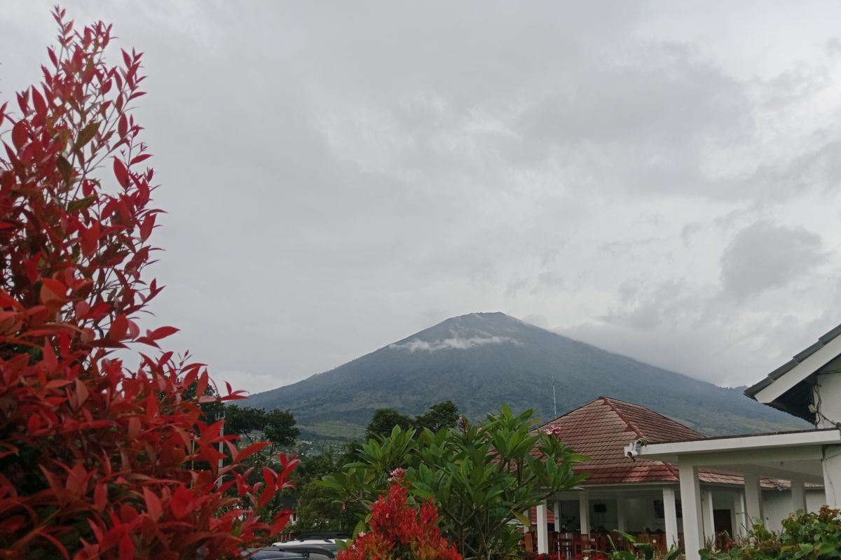 Pendakian Gunung Rinjani dibuka 1 April 2026