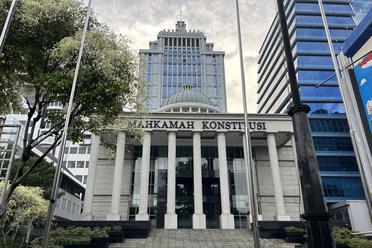 MK tak dapat terima permohonan Roy Suryo dkk terkait uji KUHP-UU ITE