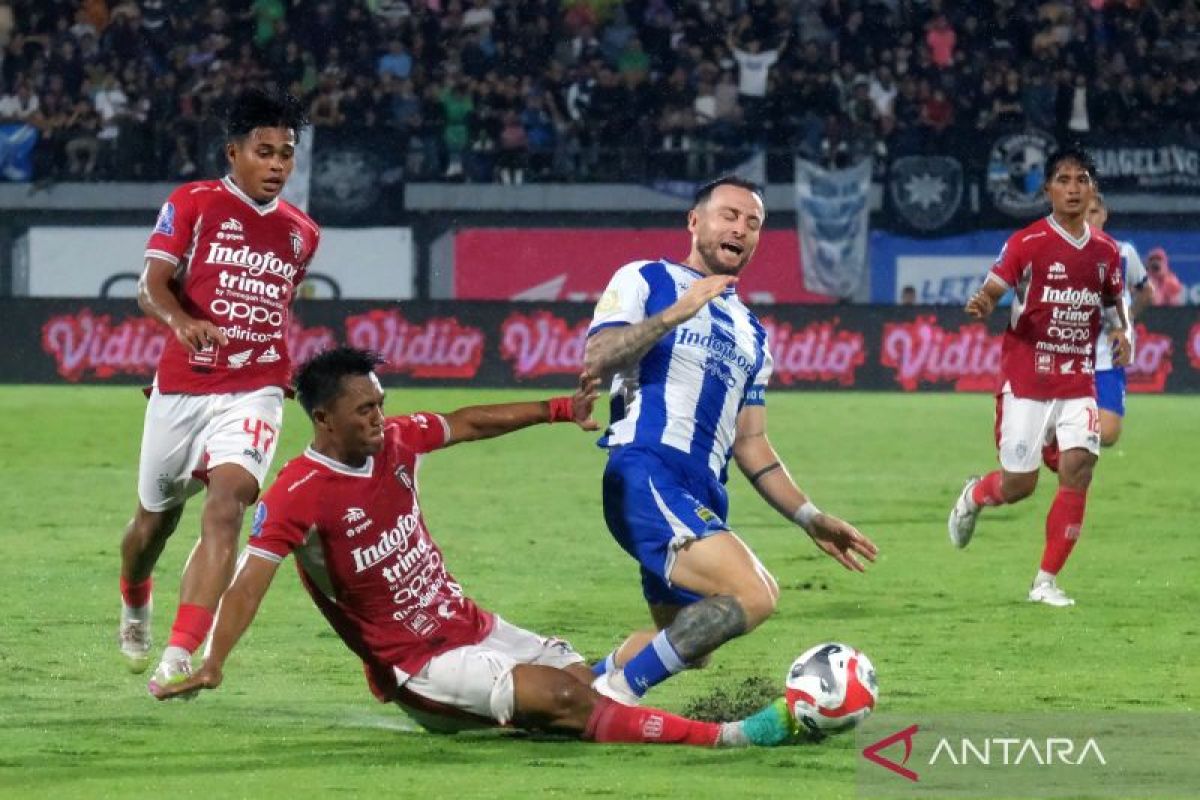 Marc Klok kembali berlatih bersama Persib Bandung
