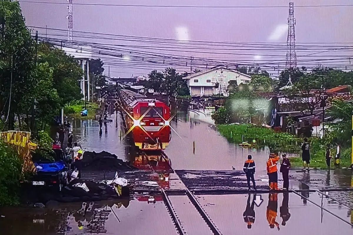 Menteri PU sebut akan ada Satgas bersama antisipasi banjir rel kereta