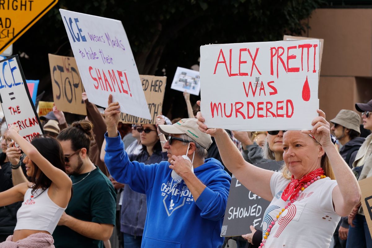 Pelajar luka tertabrak mobil saat aksi protes Anti-ICE di Nebraska