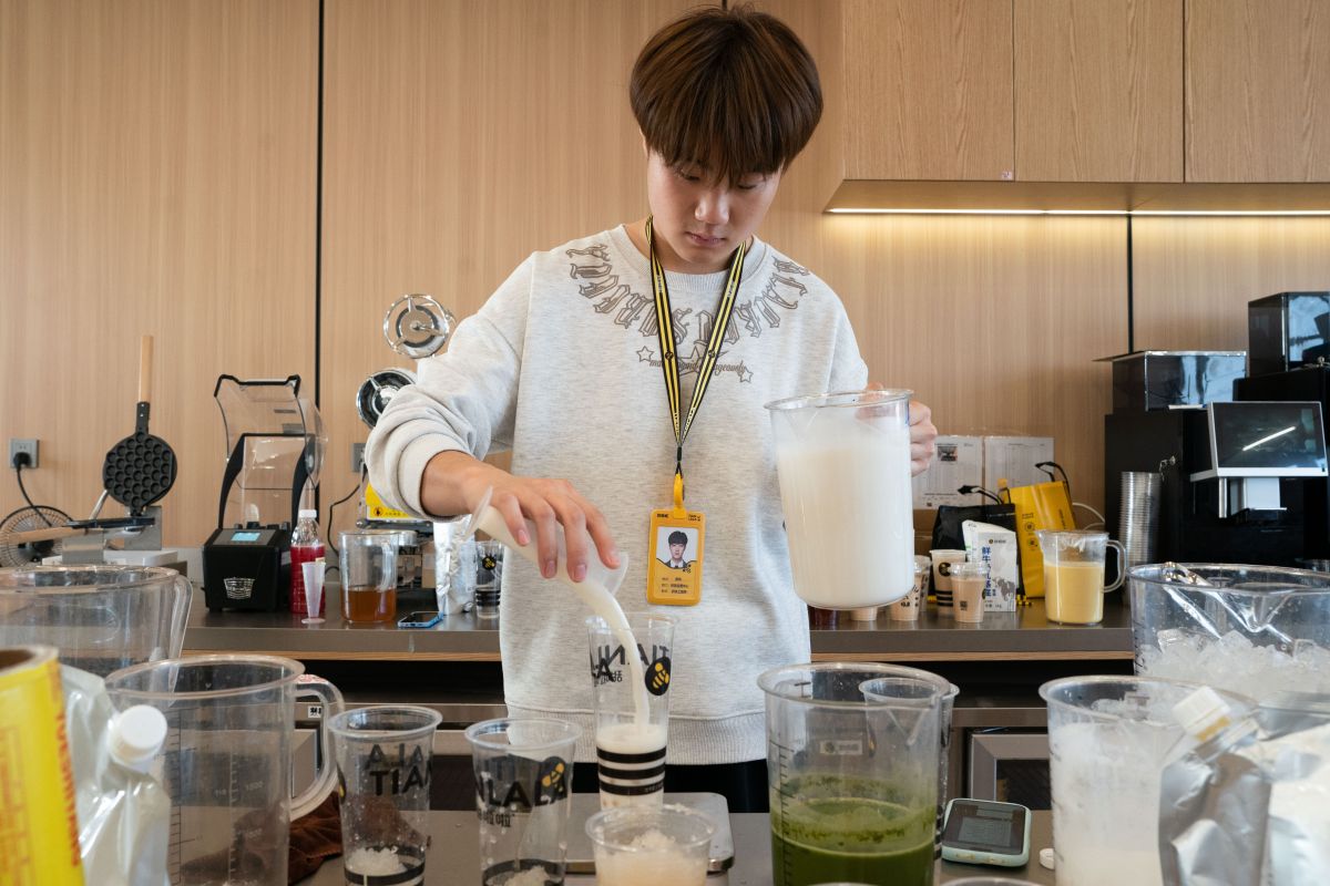 Tianlala bawa aroma dan manis teh susu dari China ke Indonesia