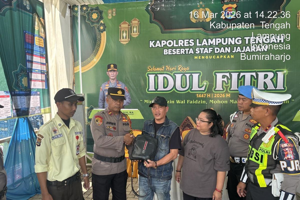 Petugas Tol Bakter temukan tas berisi uang pemudik yang tertinggal