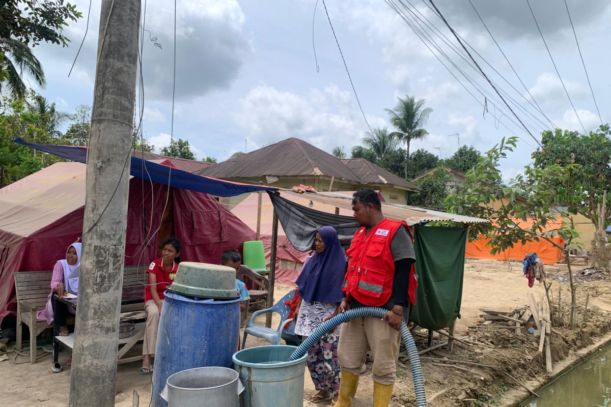 PMI tetap suplai air bersih untuk warga Aceh Tamiang selama Ramadhan