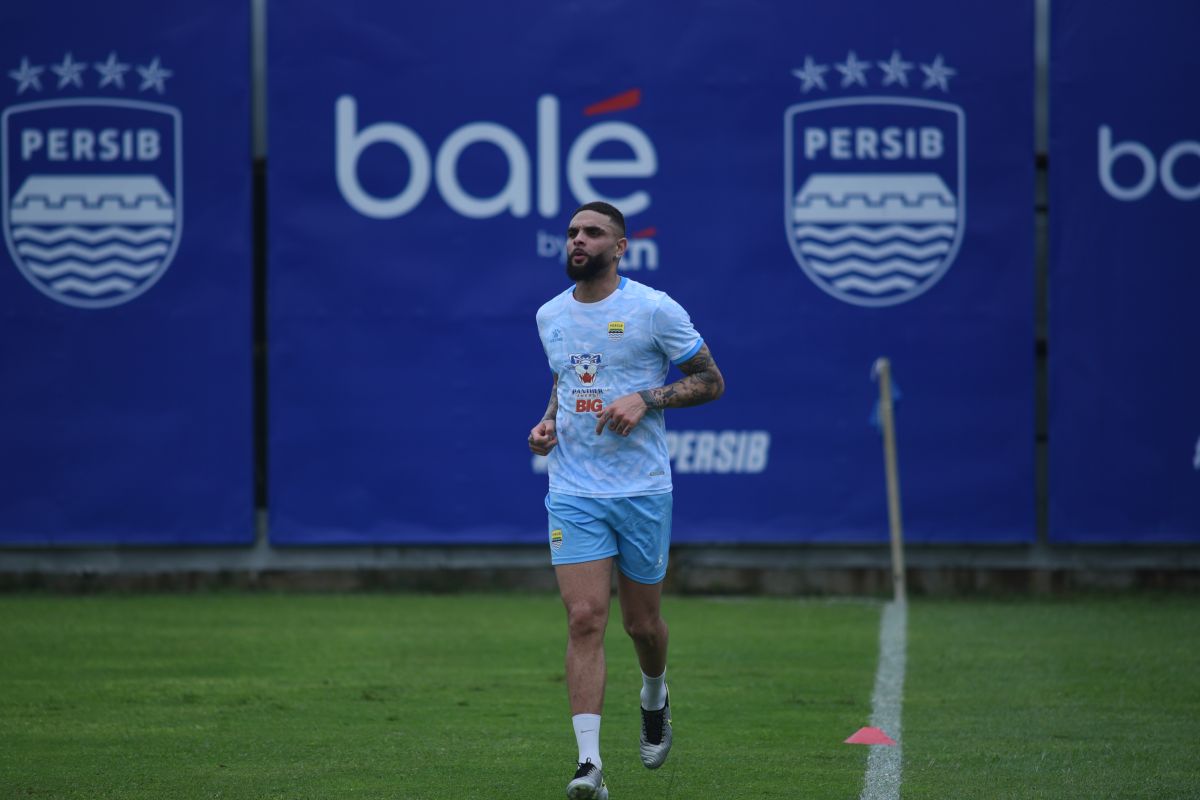 Layvin Kurzawa jalani latihan perdana bersama Persib Bandung
