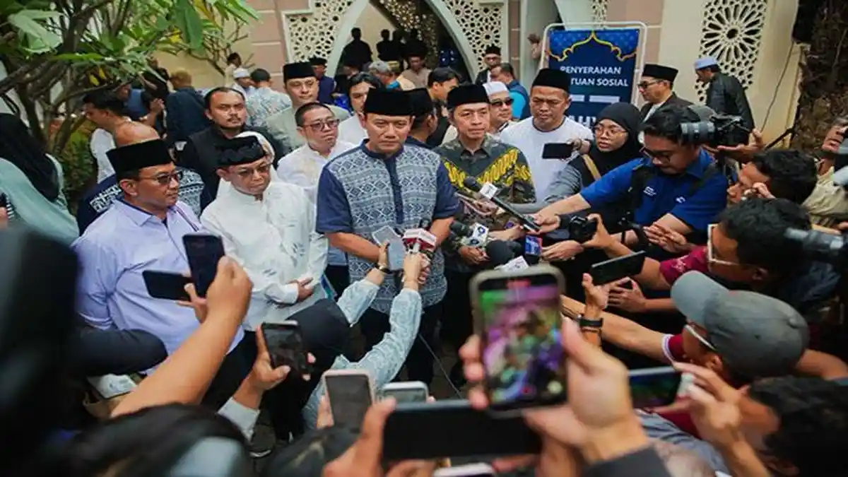 Ngabuburit di Kota Bogor, Menko AHY Bagikan Sembako, Ingatkan Fungsi Command Center untuk Warga