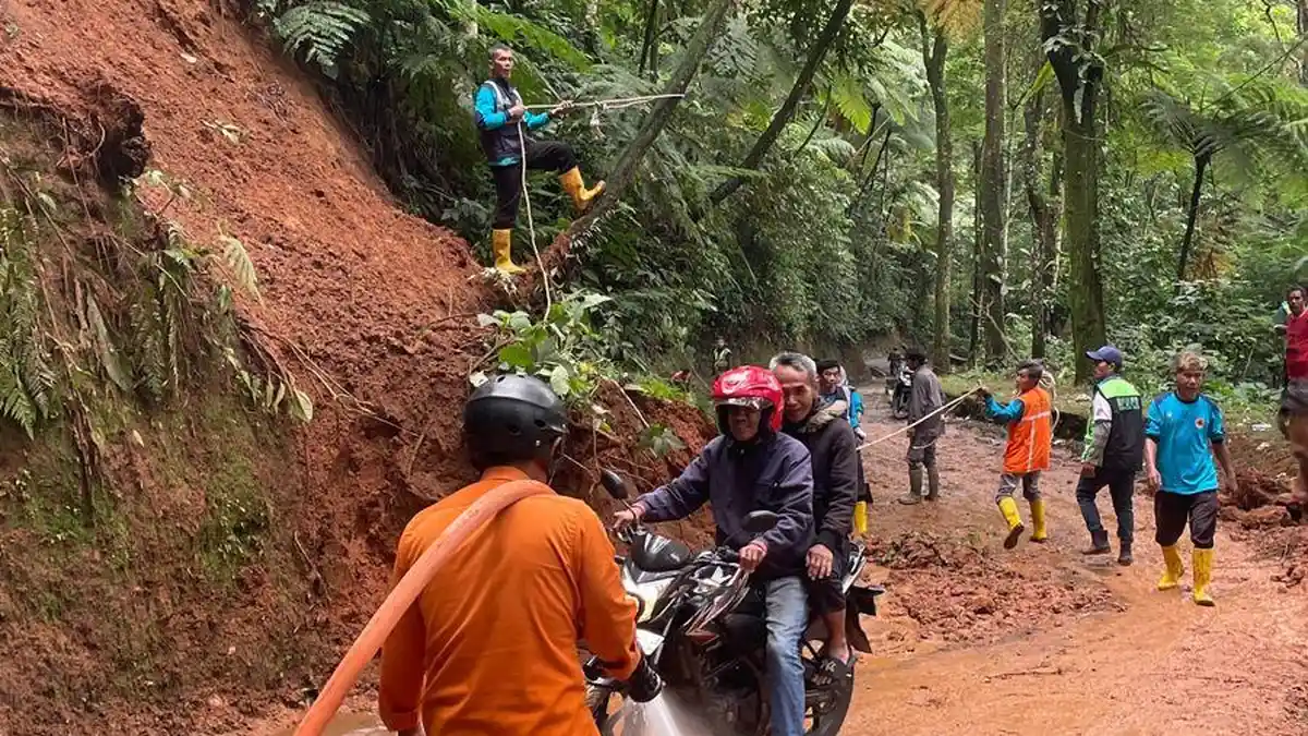 Longsor di Ciawi Bogor Melanda 5 Kampung, Akses Jalan Desa Sempat Tertutup Total