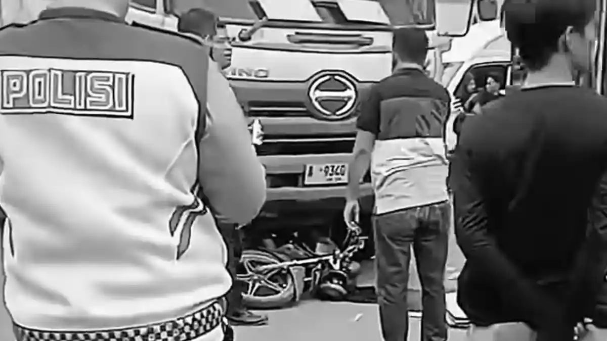 Truk Tronton Senggol Motor di Cileungsi Bogor, Pengendara Tewas