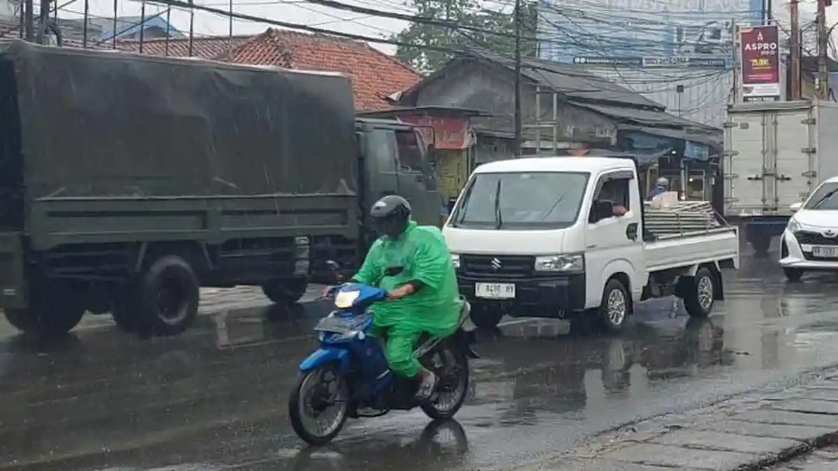Hujan Disertai Suara Geluduk Melanda Cileungsi Bogor, Waspada Guyuran Hujan Sampai Malam