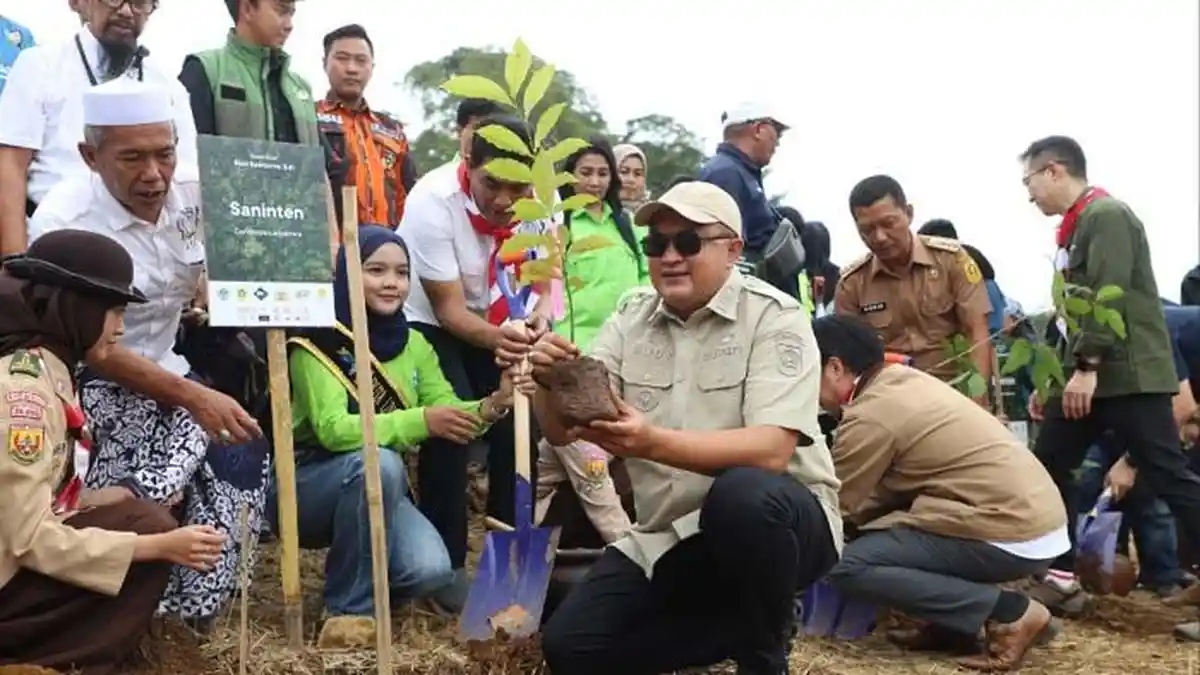 Komitmen Hijaukan Kabupaten Bogor, Bupati Instruksikan Jajaran Untuk Tanam Pohon Di Seluruh Wilayah