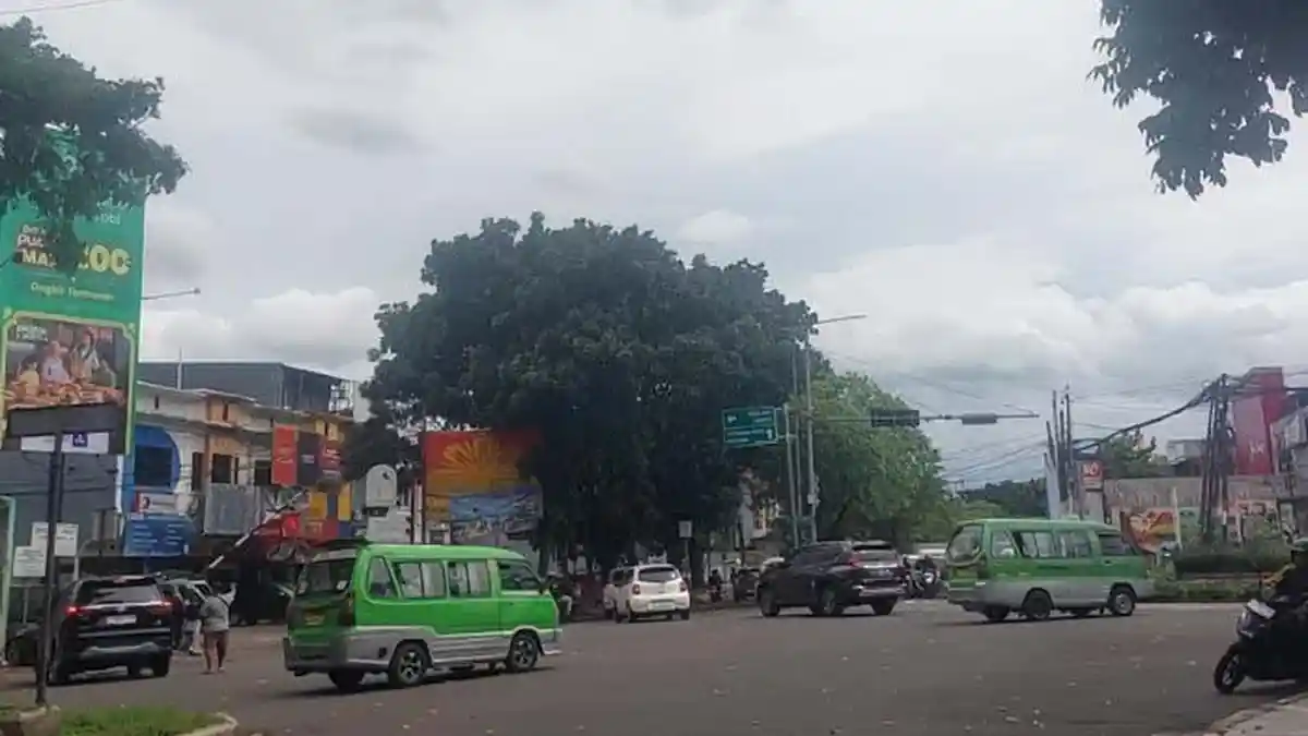 Cuaca Mendung, Awan Gelap Terlihat di Sebelah Utara Bogor, Waspada Prediksi Hujan Saat Sore