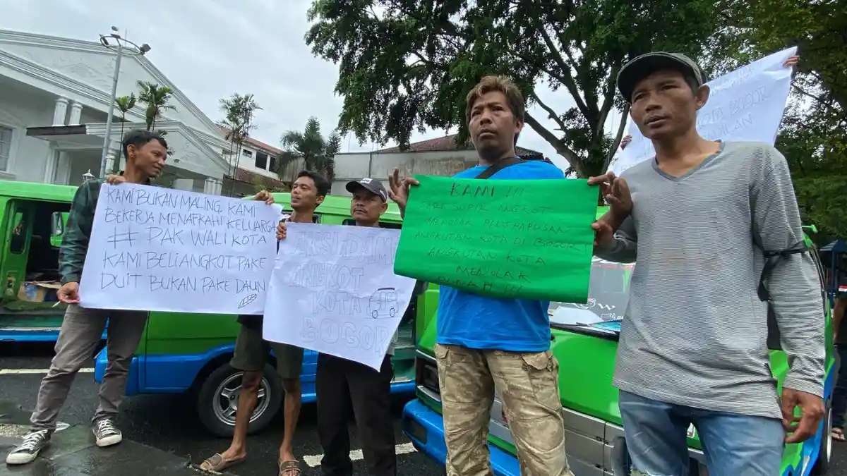 3 Tuntutan Sopir Angkot Demo di Balai Kota Bogor, Terus Teriak Minta Wali Kota Keluar