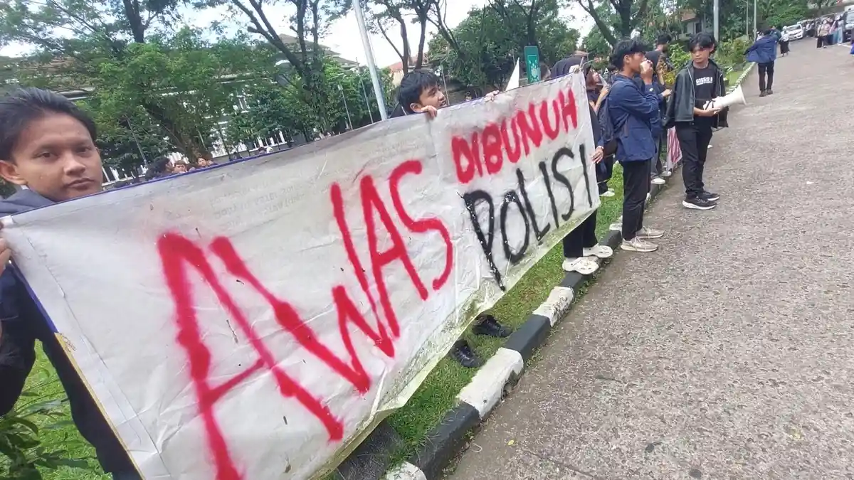 Mahasiswa IPB Gelar Aksi Demo Soal Heboh Represif Aparat, Bawa Spanduk: 'Awas Dibunuh Polisi'