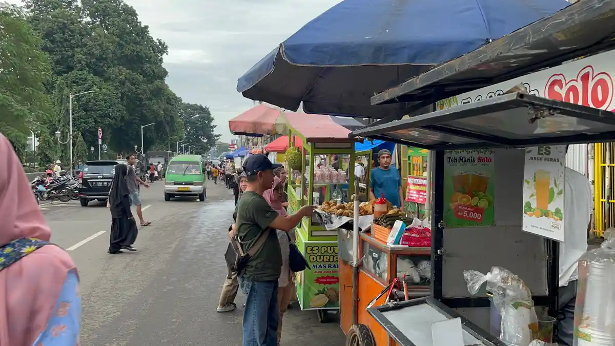 Berburu Takjil di Jalan Dewi Sartika Kota Bogor, Cocok untuk Penumpang KRL yang Baru Pulang Kerja