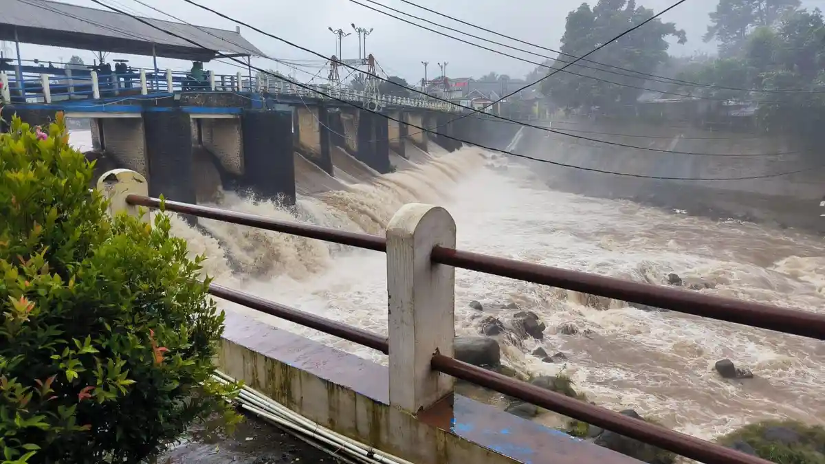Bogor Diguyur Hujan Deras, TMA Ciliwung di Bendung Katulampa Kota Bogor Kini Siaga 4