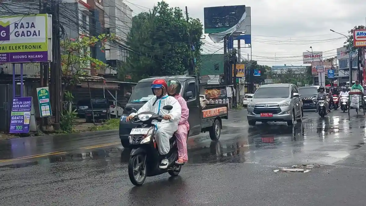 Hujan Deras Guyur Kota Bogor Saat Siang, Waspada Cuaca yang Berubah dengan Cepat