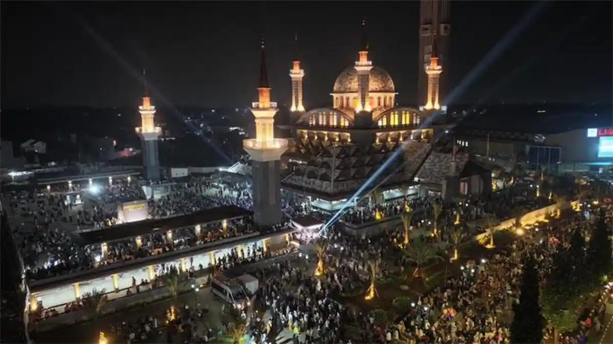 Pemkab Bogor Sukses Gelar Isra Mi'raj Dihadiri UAS di Masjid Nurul Wathon, Jemaah Tumpah Ruah