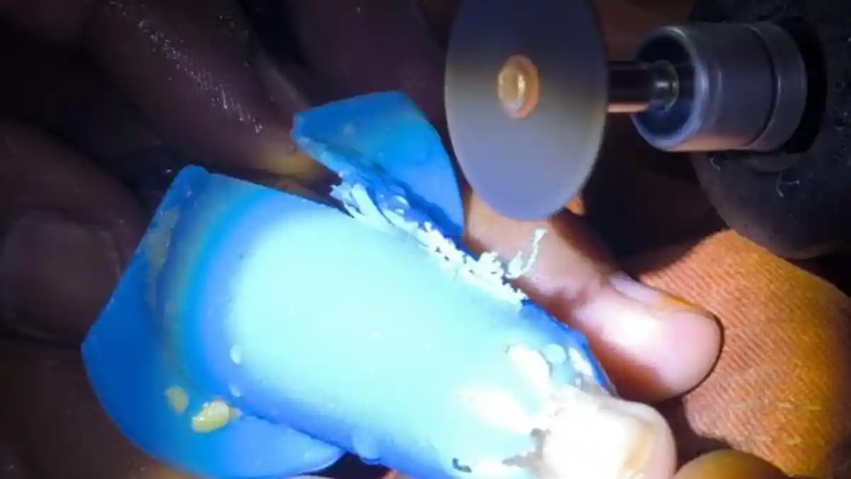 Niat Bantu Ibu, Bocah di Kota Bogor Malah Ditolong Damkar untuk Lepas Cetakan Kue dari Jari