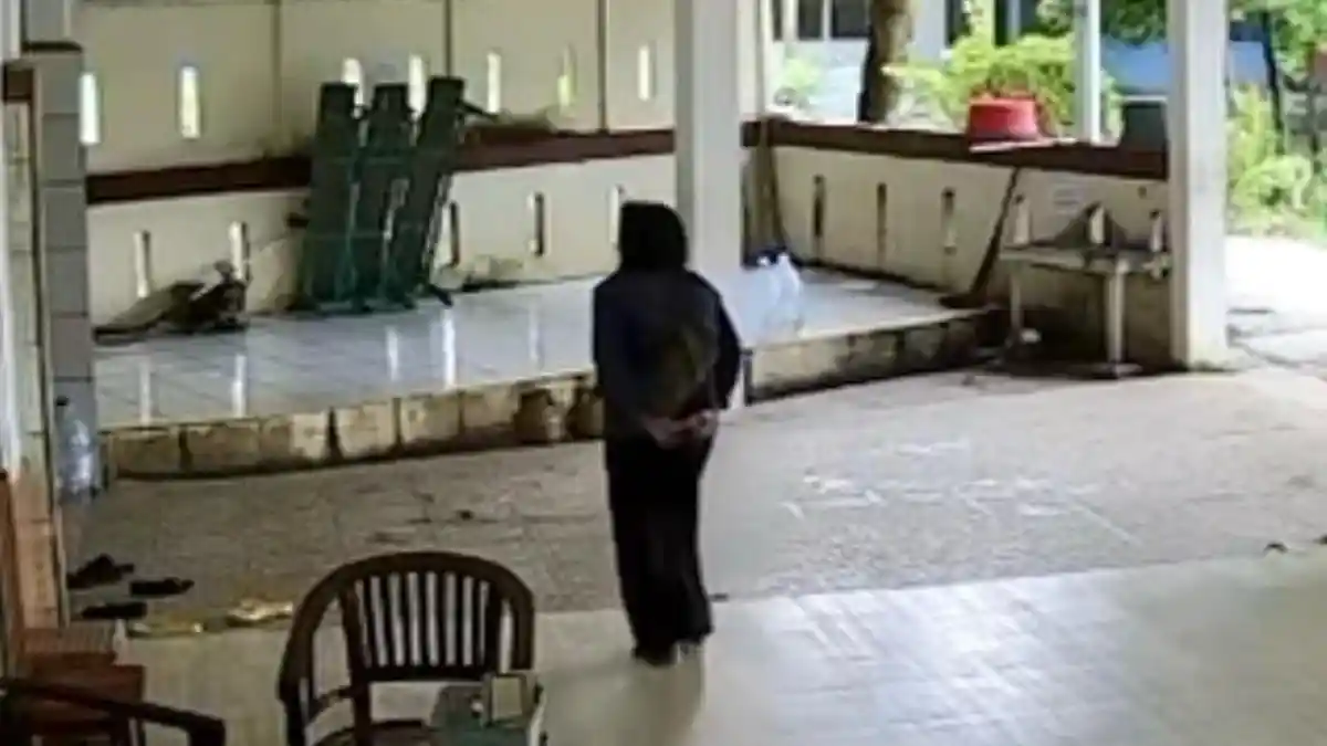 Pura-pura Daftarkan Anak, Seorang Wanita Diduga Curi Laptop dan HP Milik Santri di Parung Bogor