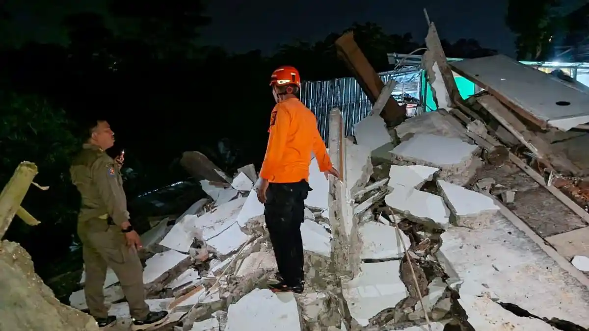 Rumah di Sukaraja Bogor Porak Poranda Usai Ambruk Saat Diguyur Hujan, Penghuninya Selamat