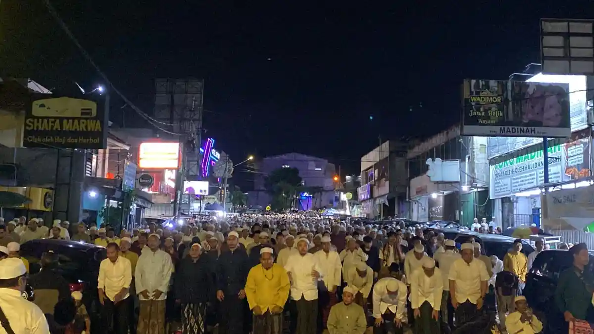 Jalan Empang Bogor Jadi Lautan Manusia di Malam ke-21 Ramadan, Ribuan Jamaah Buru Lailatul Qadar