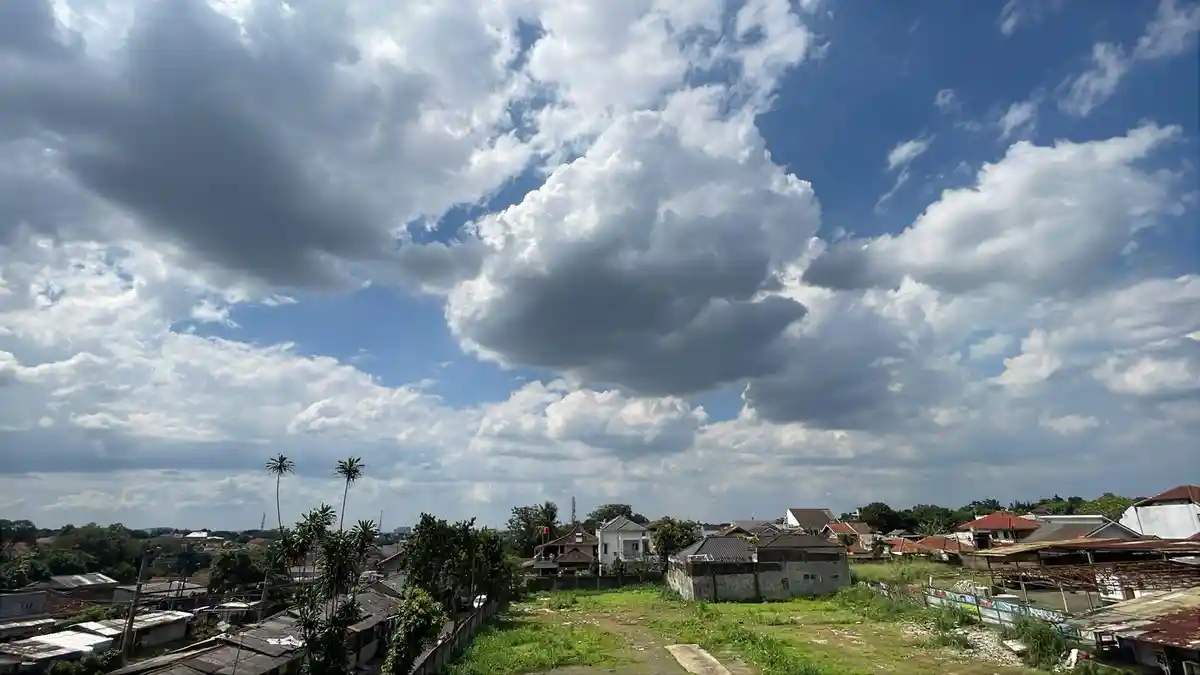 Waspada Perubahan Cuaca Kota Bogor Kamis 12 Maret 2026 Siang, Dari Panas Terik Berpotensi Hujan