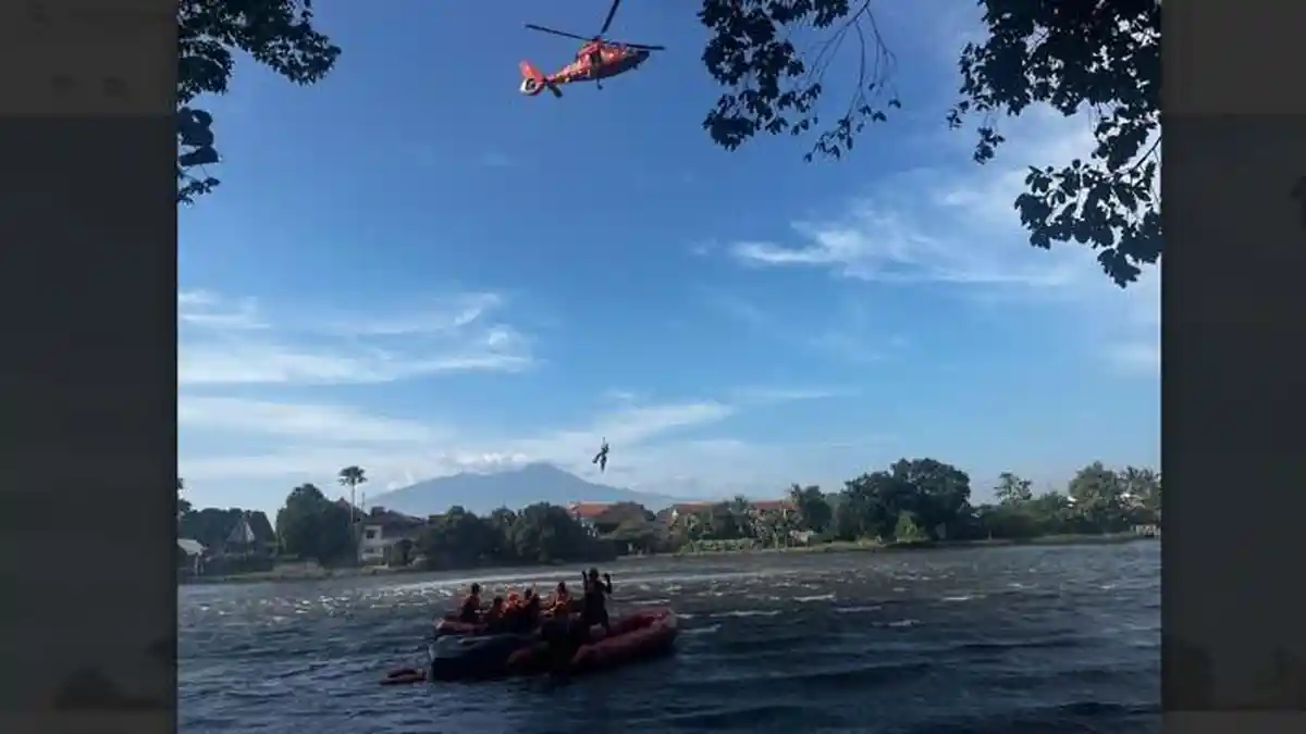 Simulasi Evakusi Jalur Udara Ala Basarnas di Situ Gede Bogor, 2 Korban Diangkut Pakai Helikopter