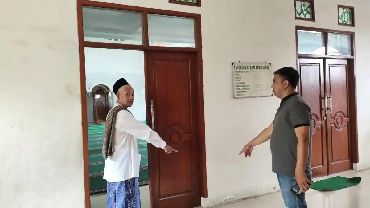Usai Solat Jumat, Mantan Kades di Caringin Bogor Ditusuk Tetangga hingga Terluka pada Bagian Perut