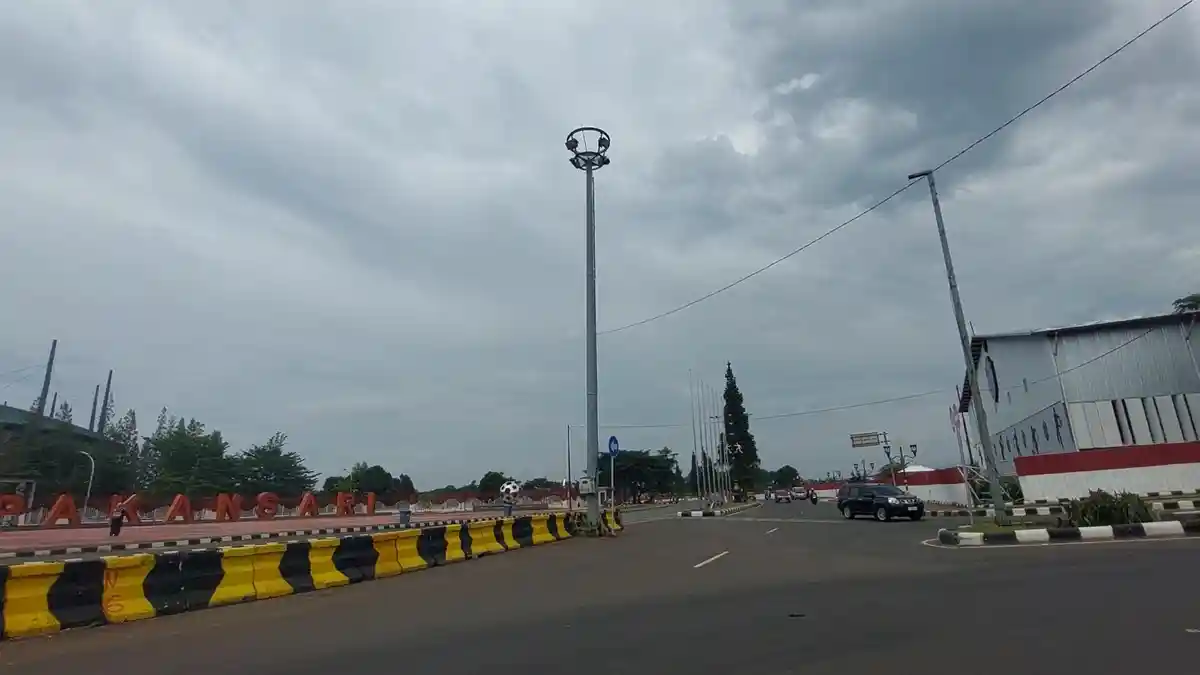 Langit Mendung Selimuti Cibinong Kabupaten Bogor, Waspada Cuaca Hujan Saat Sore