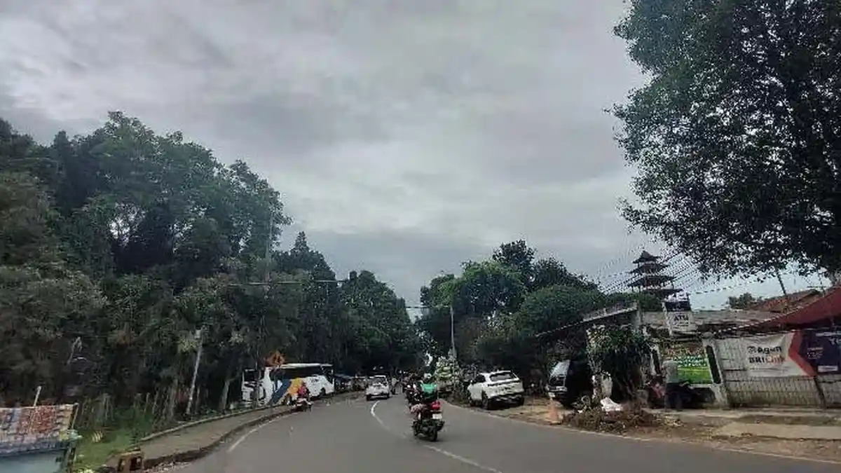 Cuaca Mendung di Wilayah Selatan Kota Bogor Diwarnai Hujan Gerimis, Waspada Hujan Susulan