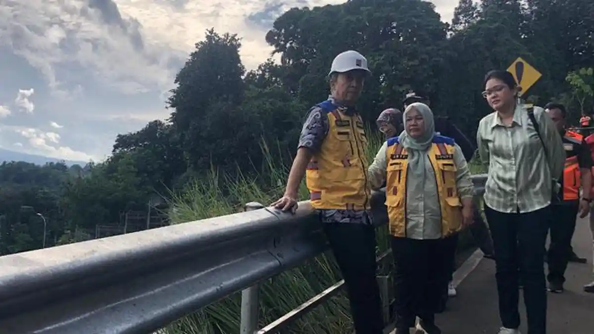 Cek Jalan Retak di Batutulis Bogor, Dedie Rachim Buka-Bukaan Soal Kendala Membangun Jalan Baru